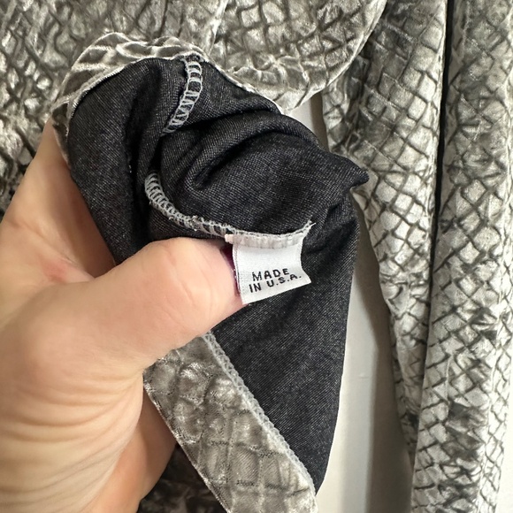 Skea Shimmies Shimmery Gray Velour Turtleneck Top, Apres-Ski, Size Large - Picture 5 of 7